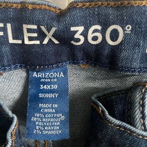 34x30 skinny Arizona jeans, dark blue with nice texture really good condition.